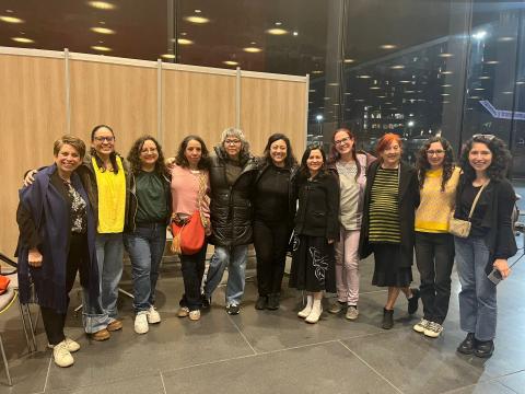 Foto colectiva de Noelia junto a otras participantes de la conferencia. 